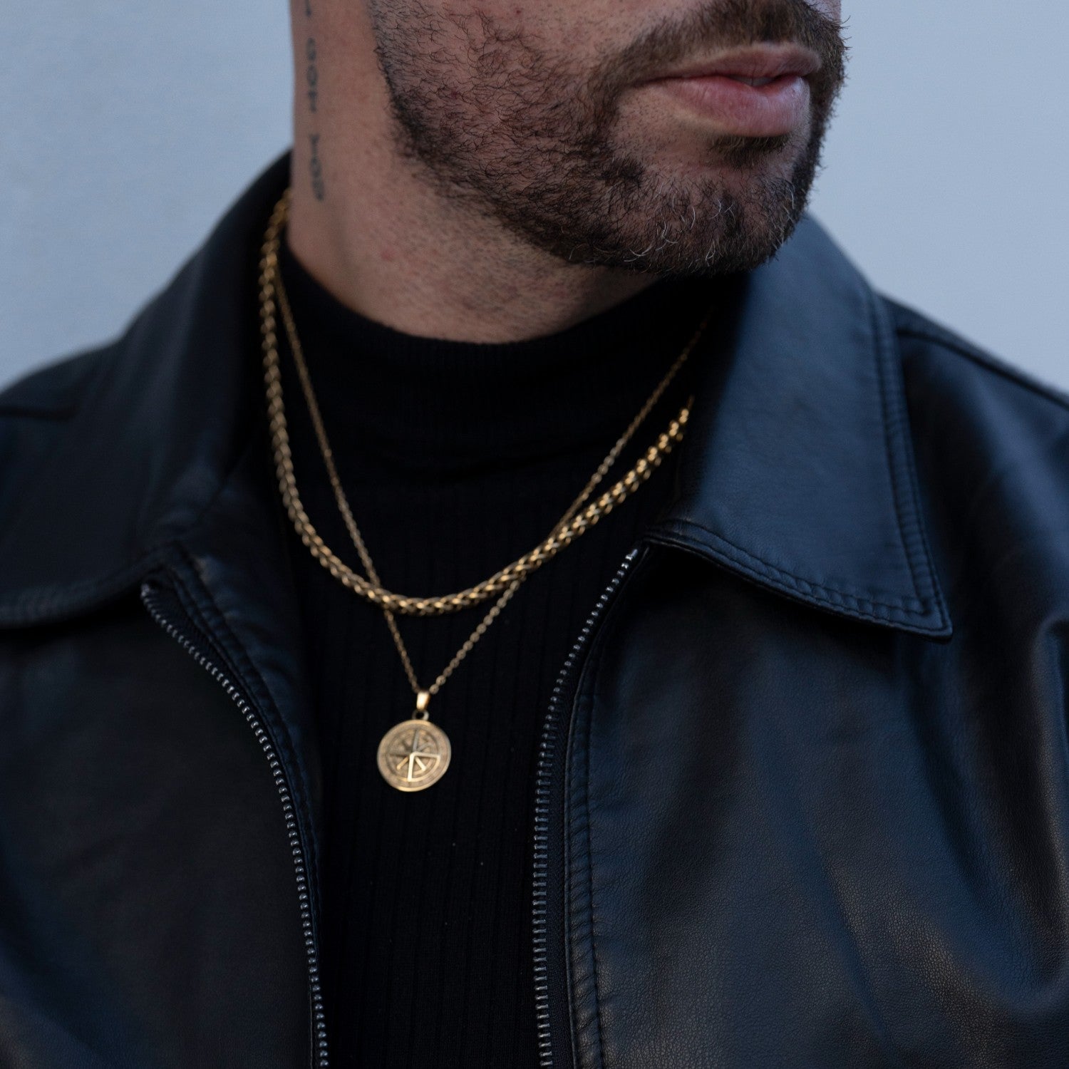 Compass Pendant Gold (25% OFF) - VALUSIS